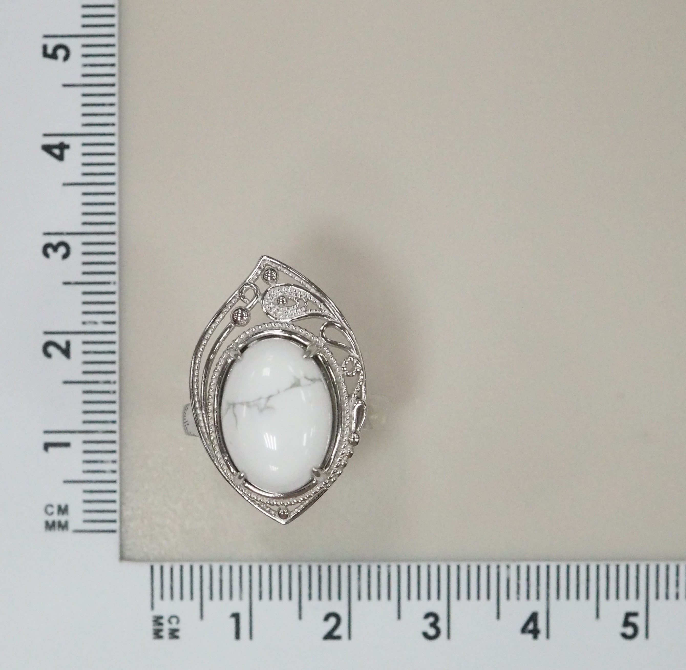 Серебряное кольцо с кахолонгом